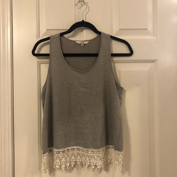 ✨ 3 for $25✨ Gray tank top with crochet detailing - Picture 1 of 3